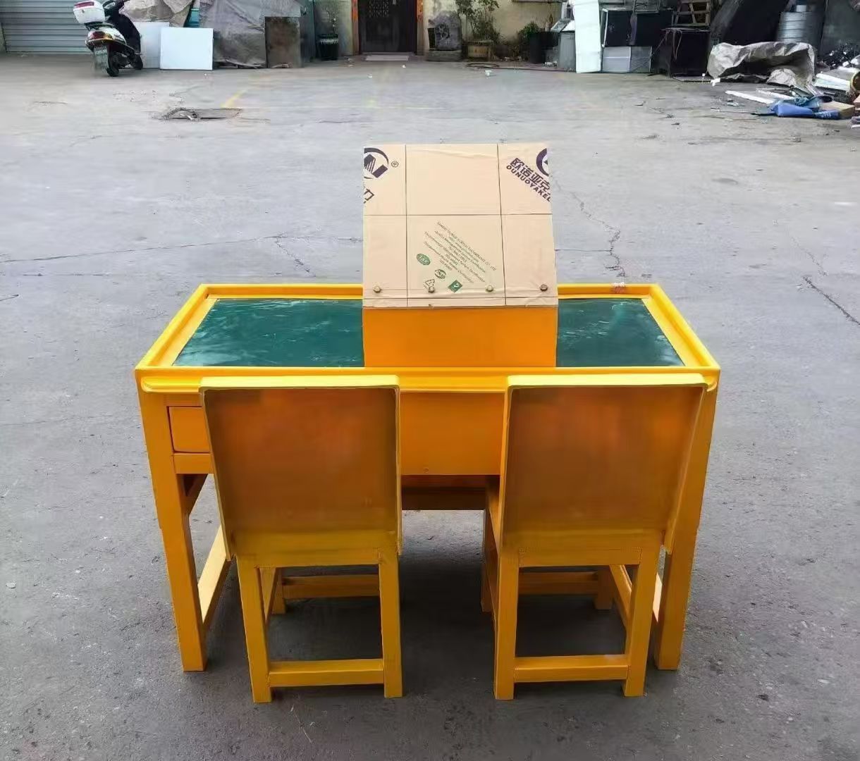 巴里坤防静电导通桌井下煤矿火工品发放桌：危险品流转的安全守护者